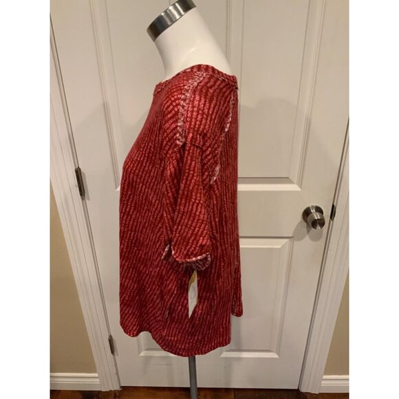 We The Free Dark Pink Geometric Patterned T-Shirt, Size Small - Picture 3 of 5